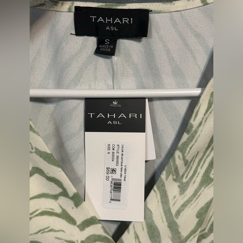 NWT- tahari green and white  shirt size small - Picture 2 of 3